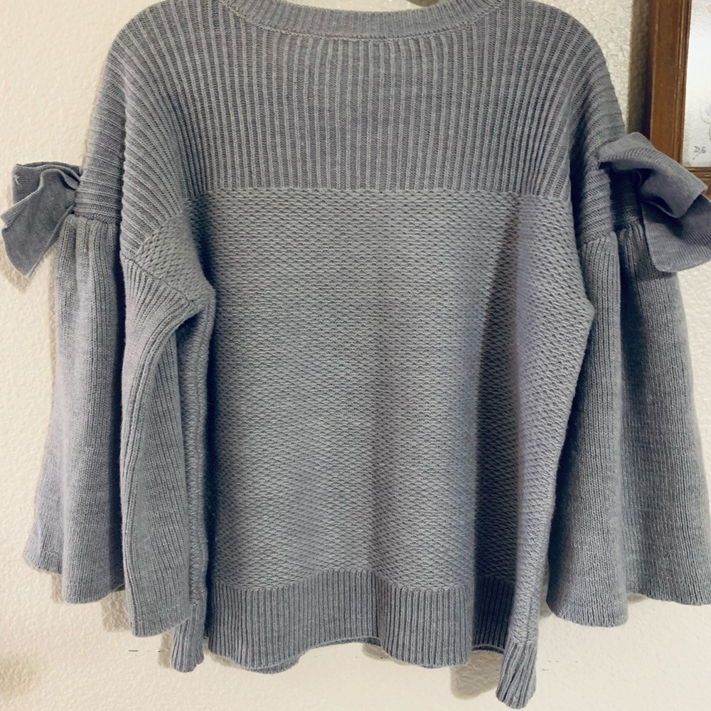 Neiman Marcus Light Gray Sweater with Bow Accents - Picture 2 of 10